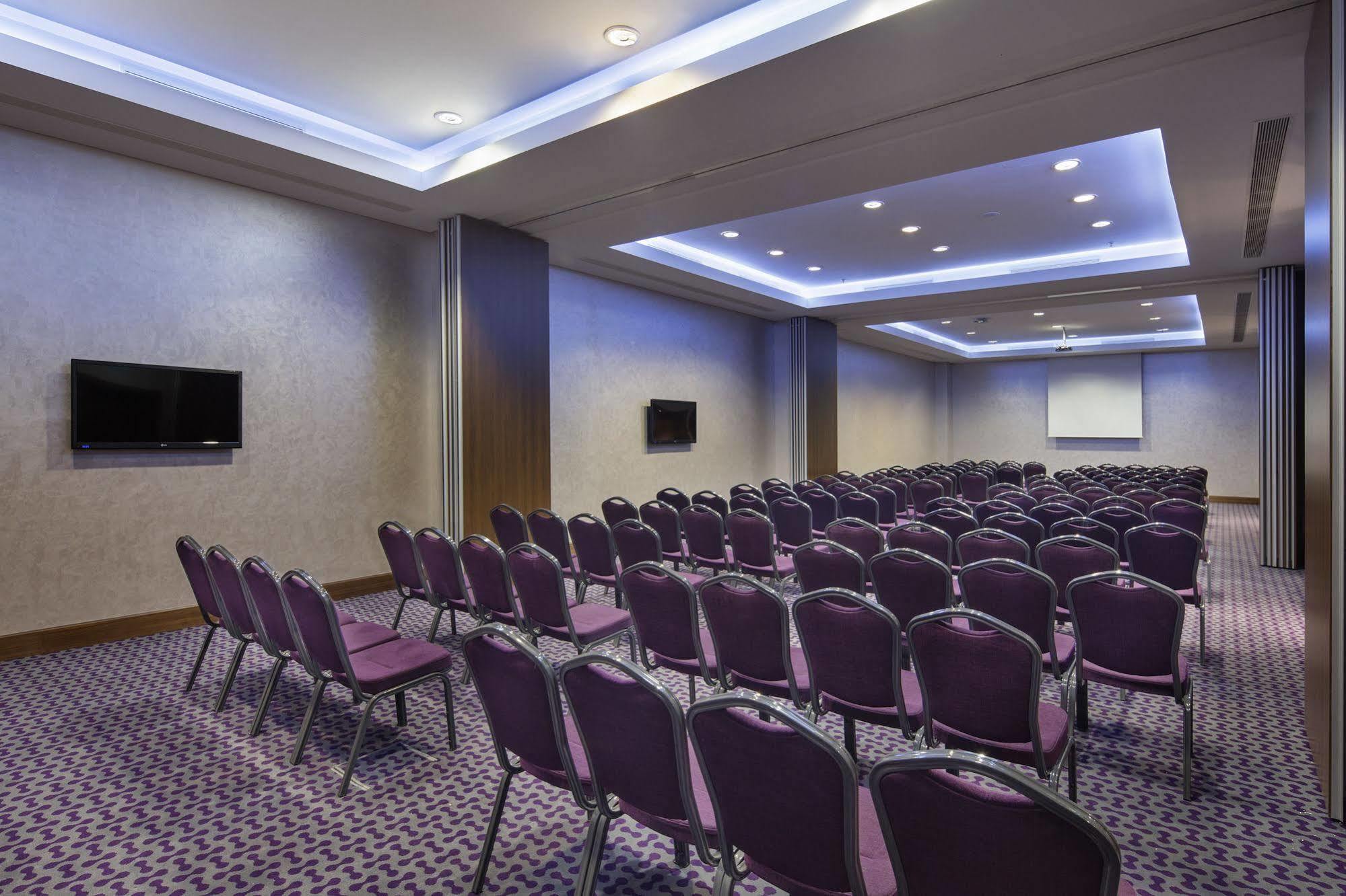 Hampton By Hilton Kayasehir 3* İstanbul