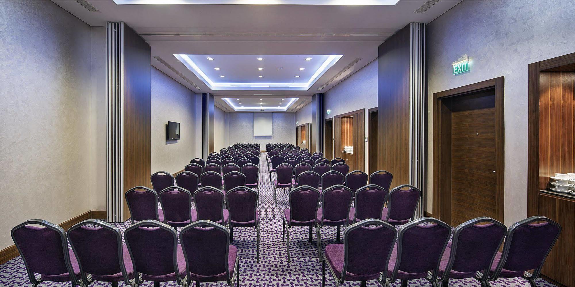 Hampton By Hilton Kayasehir Otel