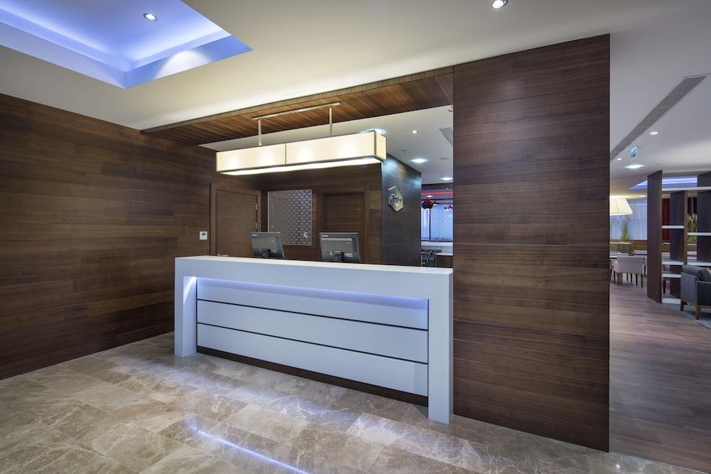 Hampton By Hilton Kayasehir 3* Istanboel